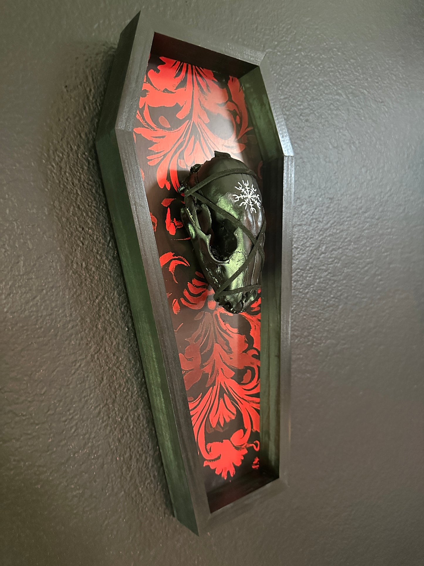 Toe Pincher Coffin Framed Raccoon Skull Flat Black