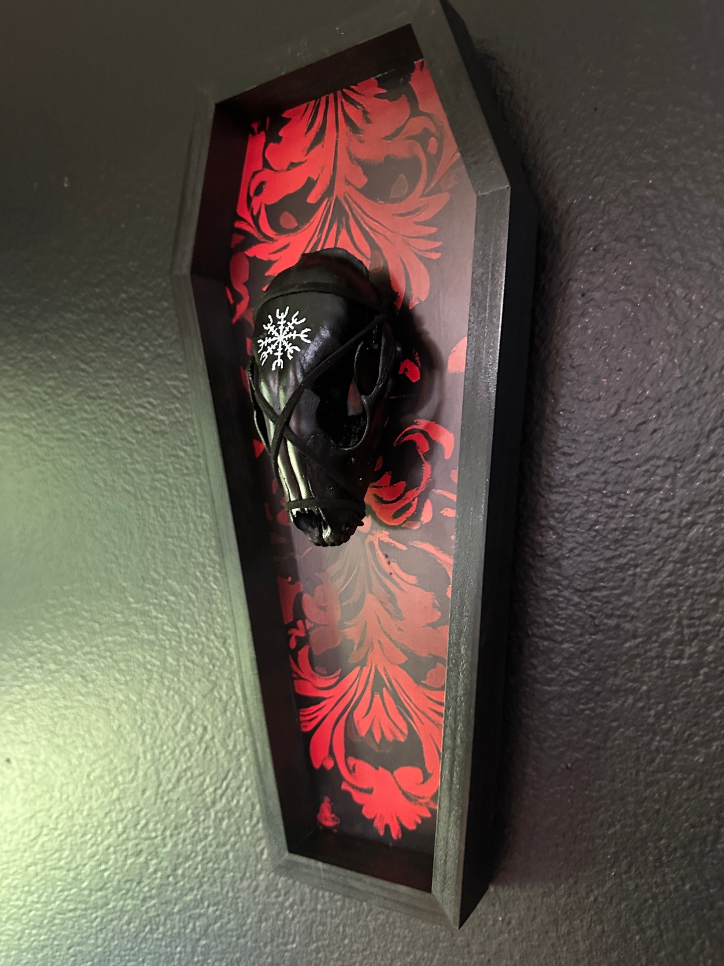 Toe Pincher Coffin Framed Raccoon Skull Flat Black
