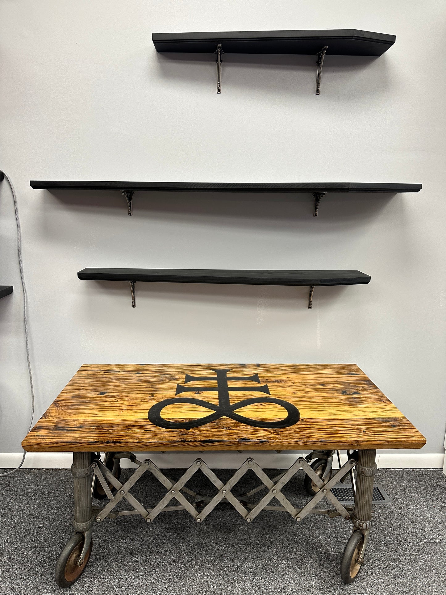 Toe Pincher Coffin Shelf 5'