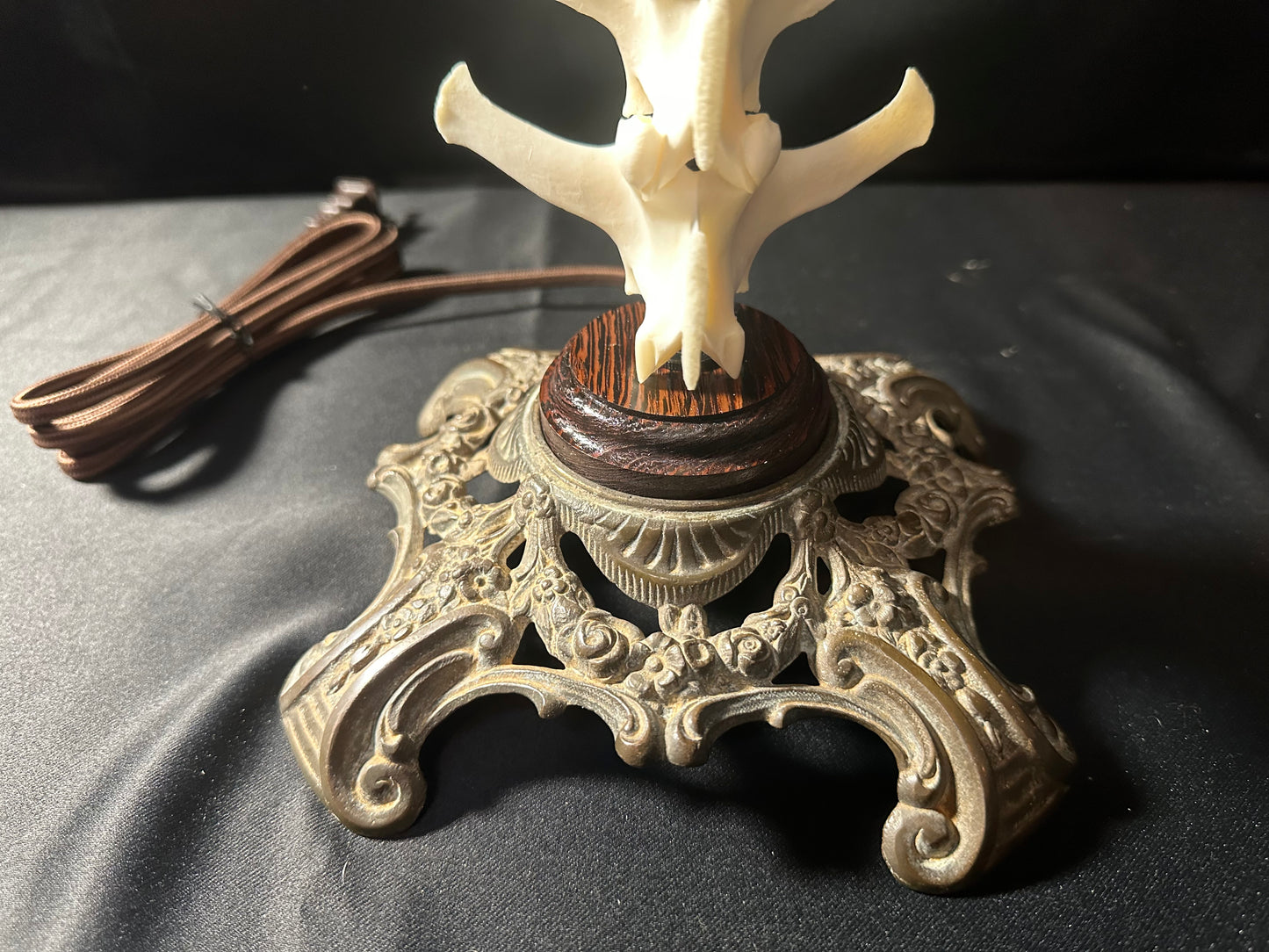 Deer Spine Table Lamp